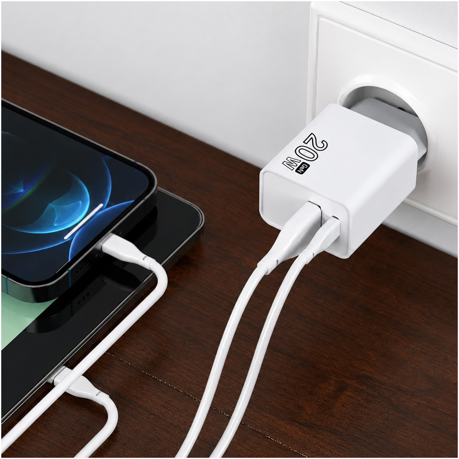 Cargador GaN 20 W. con puertos USB-A y USB-C. incluye cable USB-C a USB-C de 100 cm.