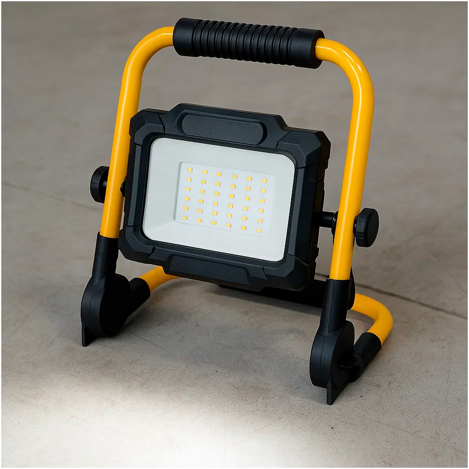 Foco Led Plano 30 Watt. Luz Blanca 4000º K IP 65 3300 Lumenes Con Asa de Transporte