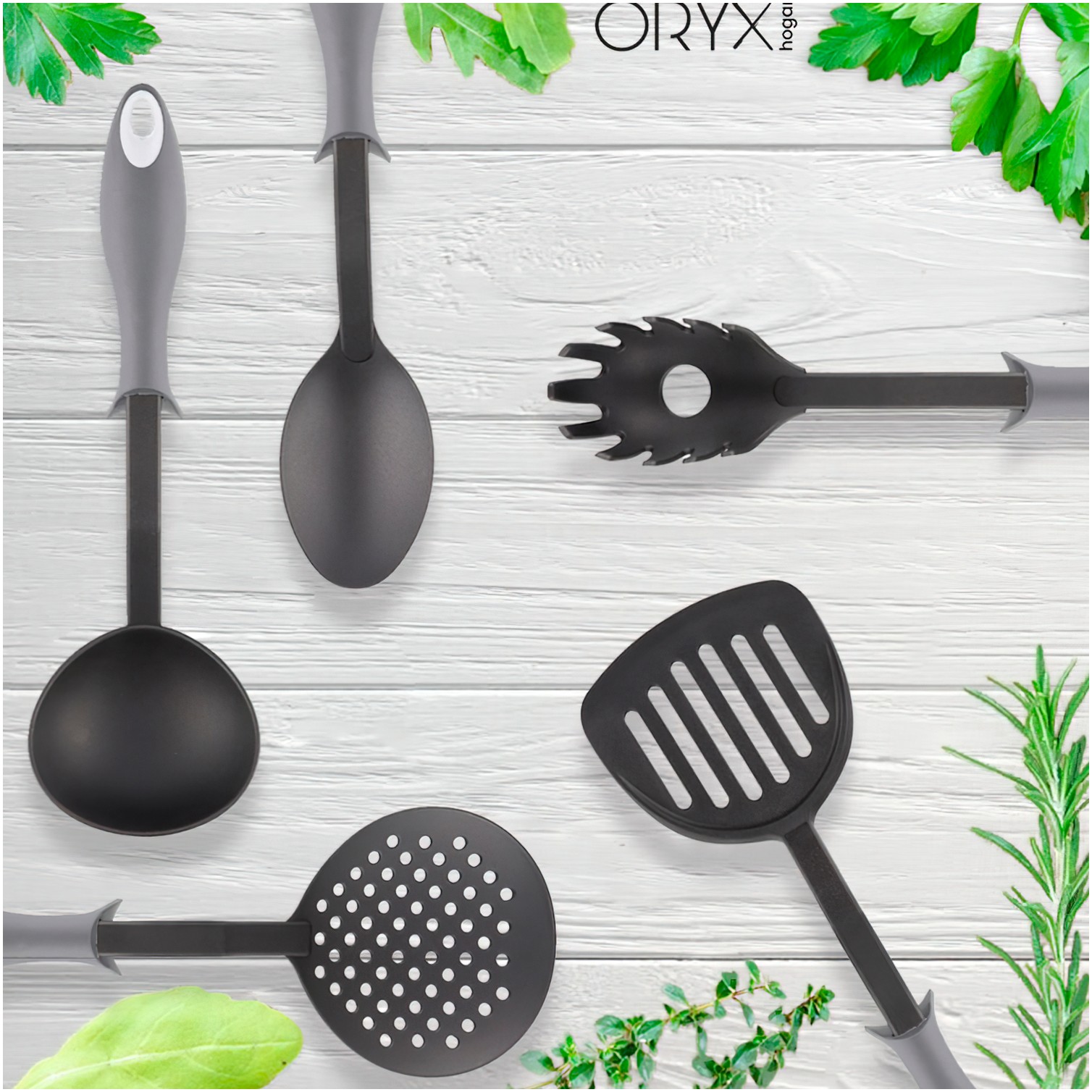 Cucharon Servir Cocina Nylon Con Mango Antigotas Engomado 32 x 9,8 cm.