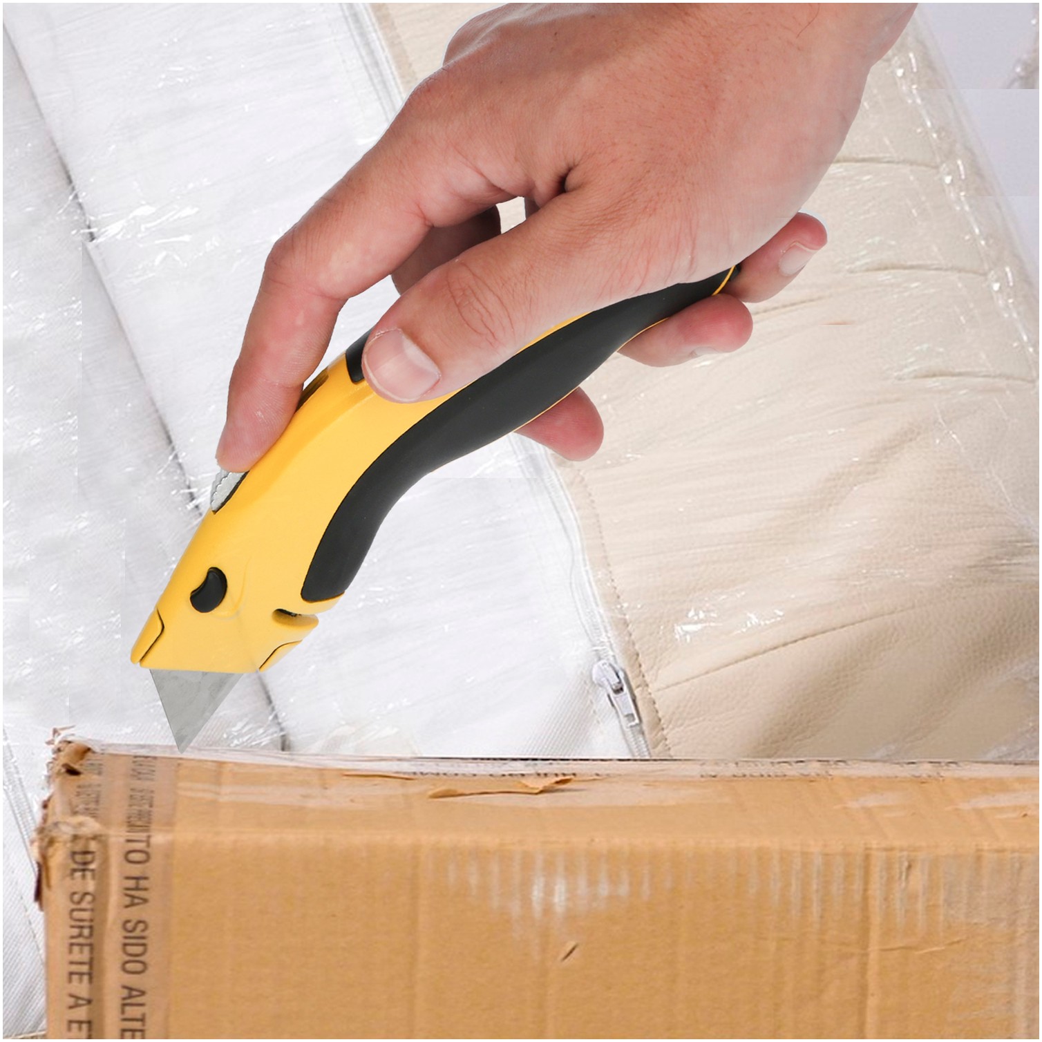 Cutter Con Hoja Retractil De 20 mm. Cambio Hoja Rápido Carcasa De Aluminio Agarre Engomado. Uso Profesional