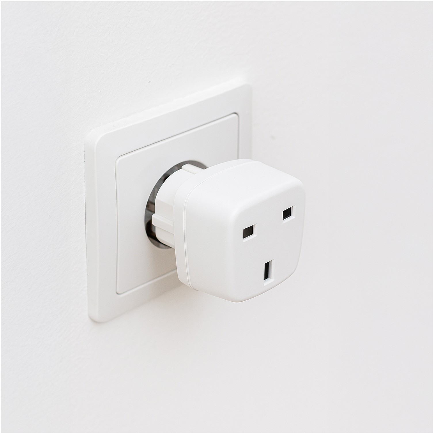 Adaptador Viaje Toma Inglesa A Schuko