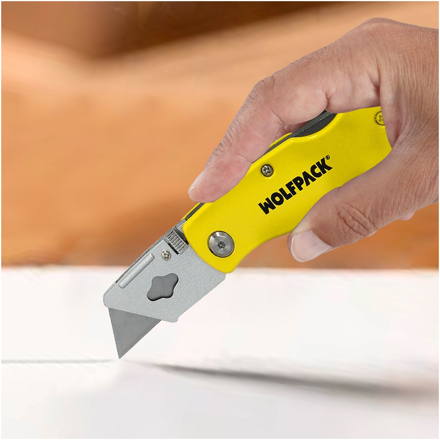 Cutter Plegable Hoja Trapezoidal 155 mm.